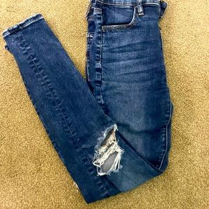 moving out for college and selling things i no longer wear/ fit!!